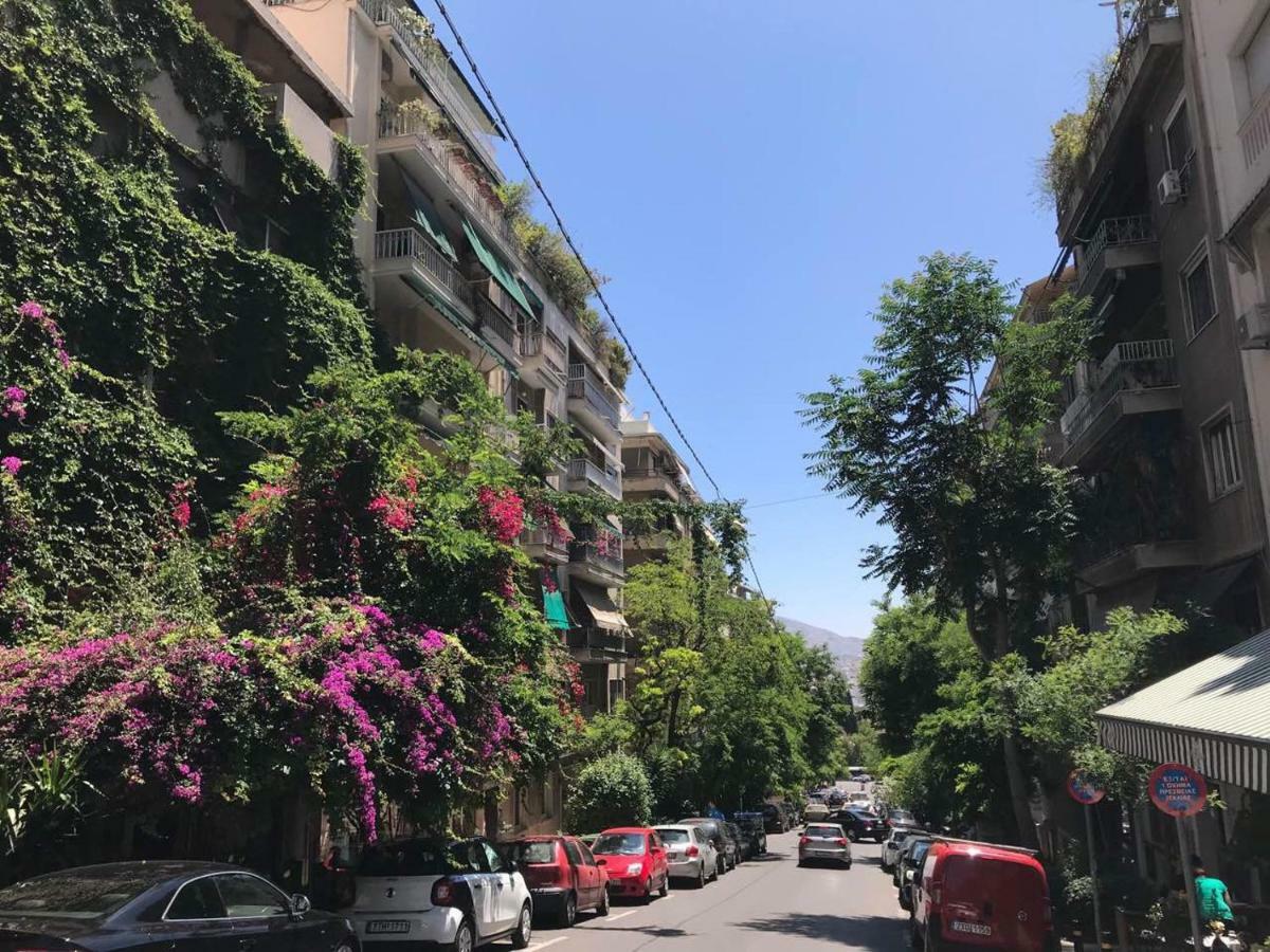 Oasis veranda under columns.Kolonaki embassy area. Athena Bagian luar foto